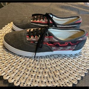 NWOT Vans (Mens 9.5) unique patterned shoes